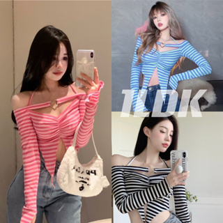 1LDK🌈พร้อมส่ง🌈เสื้อเปิดไหล่แขนยาว ผ้าไหมพรมลายทาง ดีเทลคาดหัวใจ(56332)