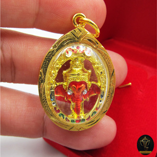 Ananta Ganesh ® จี้ เศียรพระพิฆเนศ แดงฝังเพชร (ผ่านพิธีแล้ว) เลี่ยมกรอบหนา หุ้มทองคำ ขนาด 1