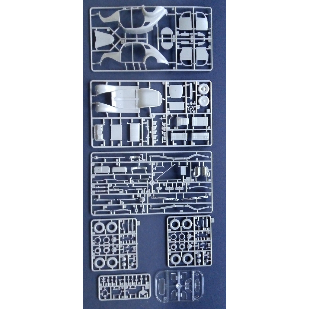 โมเดลประกอบ-roden-1-35-ro818-ford-v8-g81a