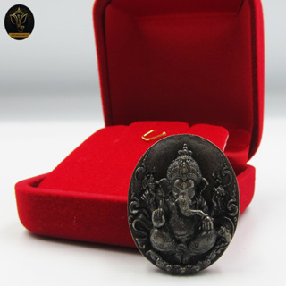 Ananta Ganesh ® เหรียญพระพิฆเนศ โอม ขนาด 1" (ผ่านพิธีแล้ว) พร้อมกล่อง (เน้นเงิน งาน ความรัก) ปางประทานพร Ongs13 / Ongs