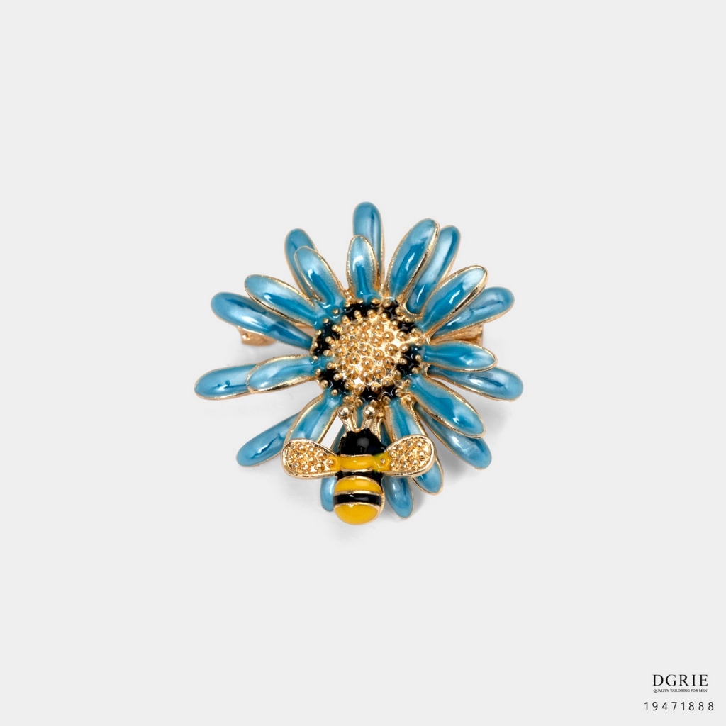 bee-on-light-blue-flower-brooch-เข็มกลัดผึ้งบนดอกไม้สีฟ้า