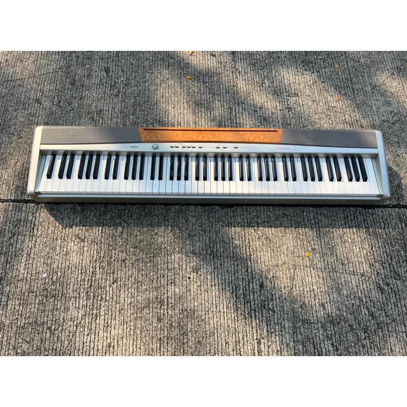 CASIO PRIVIA電子ピアノPX120 Casio Privia PX-120 boasts 88 weighted, hammer-action keys