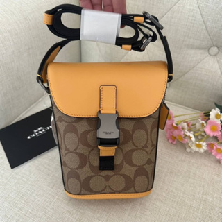 (ผ่อน0%) กระเป๋าสะพายชาย COACH C3134 Track Small Flap Crossbody In Signature Canvas ลายซีสีเทา ฝาพับสีเหลือง