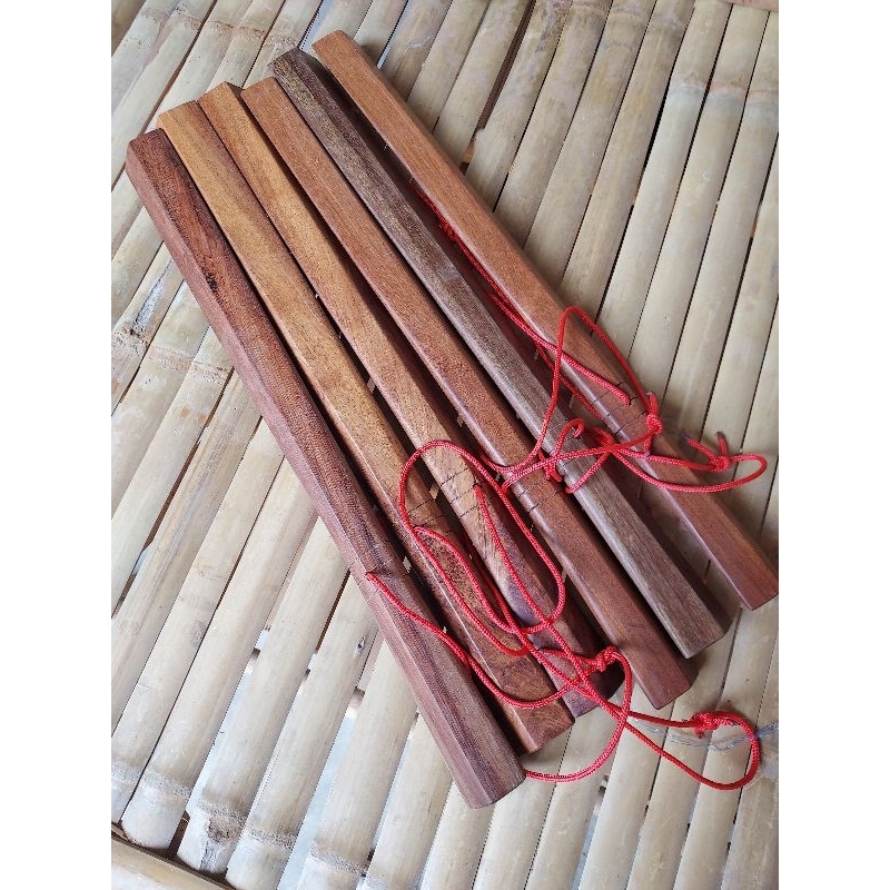 ภาพสินค้าคมแฝก ไม้คมแฝก กระบอง ไม้แดง ป้องกันตัว (ส่งคล่ะสีคล่ะลาย) จากร้าน bamboo4904 บน Shopee ภาพที่ 3