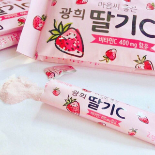 ภาพขนาดย่อของภาพหน้าปกสินค้าวิตามินซีตัลกีซี สตอเบอร์รี่ KWANGHEE Strawberry Viitamin C Powder Stick 400mg 1ห่อ มี 10ซอง จากร้าน seoul_cosmetic4289 บน Shopee ภาพที่ 2