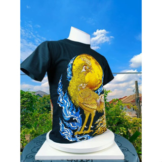 เสื้อยืด ลายไทย คอกลม สีดำ ลายไก่ชนกับพระจันทร์เต็มวง ผ้าCotton100%