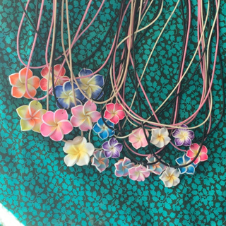 ภาพหน้าปกสินค้า[พร้อมส่ง] สร้อยคอจี้ดอกชบา /  hibiscus flower necklace 🌺 ที่เกี่ยวข้อง