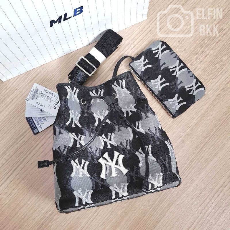 แท้-mlb-monogram-fleece-bucket-bag-กระเป๋าสะพายข้าง-ขนมจีบ-สีเบจ-สีดำ