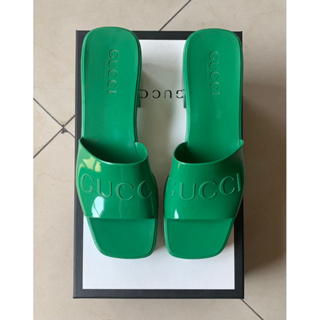 (USED LIKE NEW ใช้เหมือนใหม่) GUCCI Green Rubber Logo Mules Sandals Authentic 100% รองเท้าแตะยาง สีเขียว กุชชี่ แท้ 100%