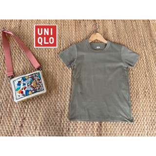 Uniqlo x cotton x S x UUU collection สีเขียวสวย ใหม่กริบ อก 30-32 ยาว 21 • Code : bc20(2)