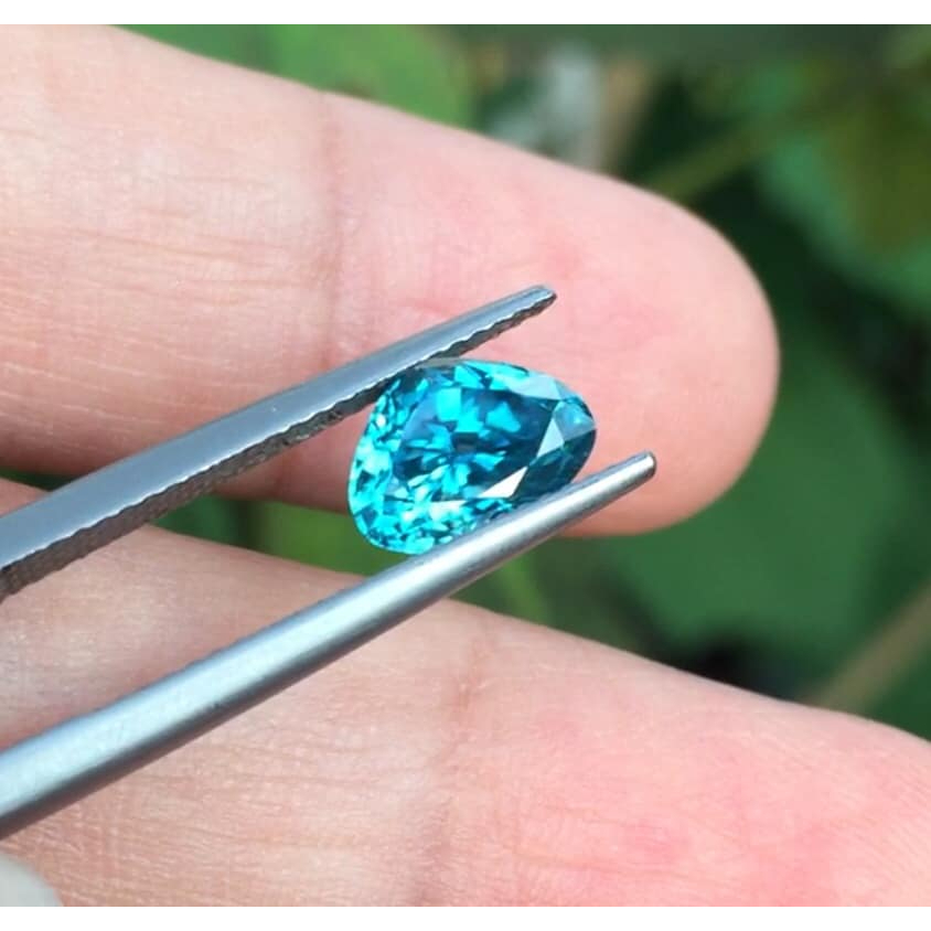 พลอยเพทาย-blue-zircon-นน2-61กะรัต