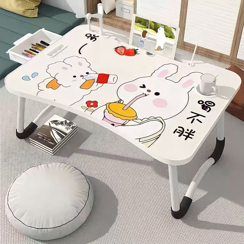 ภาพหน้าปกสินค้าโต๊ะญี่ปุ่น โต๊ะพับได้ โต๊ะเขียนหนังสือ โต๊ะนั่งพื้น ลายน่ารัก พับได้เก็บได้น้ำหนักเบา ใช้สำหรับวางโน๊ตบุ๊ค หรือเขียนหนั จากร้าน kaikashopp บน Shopee
