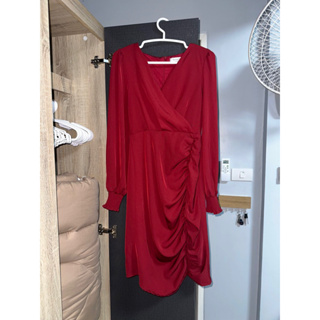 ส่งต่อชุดเดรสสีแดง ผ้าดีมากสีสวย(ไม่ใช่งานสม๊อคหลังยางยืด)