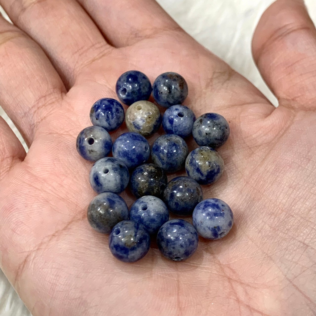 แบ่งขาย-1-3-เม็ด-โซดาไลท์-สีอ่อน-sodalite-หินนำโชค-หินมงคล-หินธรรมชาติ-หินแบ่งขาย-ราคาต่อเม็ด