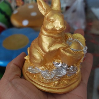 กระต่าย ถือฟักทองคำ ปูนปั้น เเฮนเมด (เสริมโชคลาภ เงินทอง)