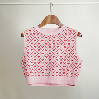 [Pre -Order] เสื้อครอปนิตติ้ง ผู้หญิง แขนกุด รุ่น “Circular Argyle Heart” ลายหัวใจเล็ก