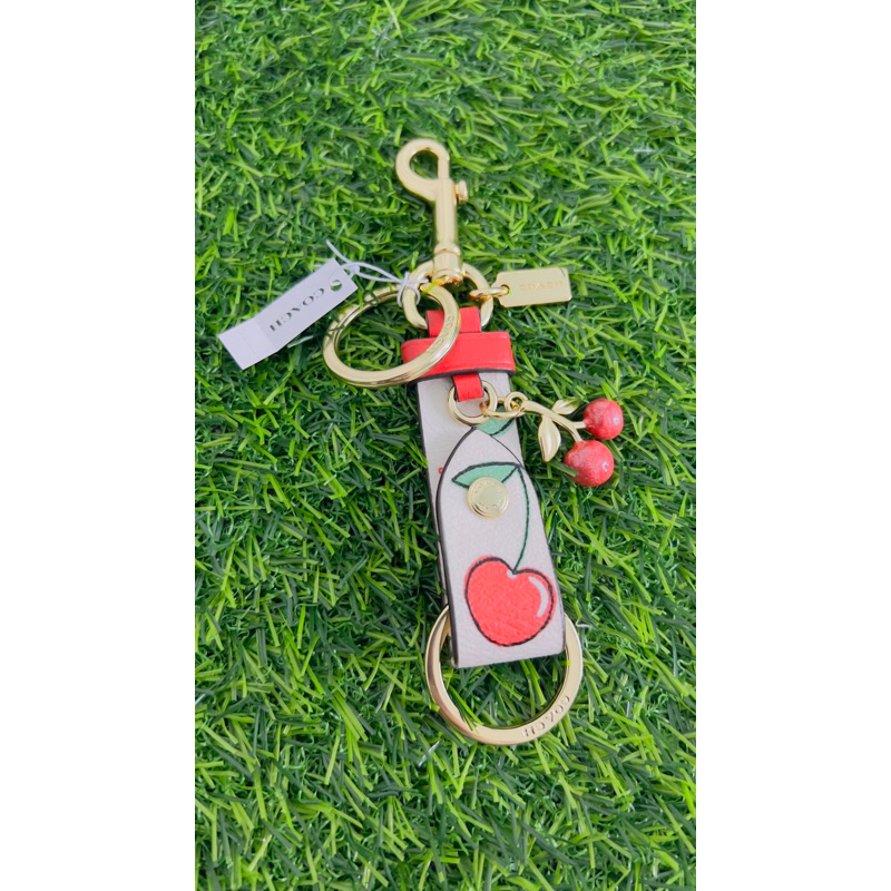 New Coach พวงกุญแจ เชอรี่ TRIGGER SNAP BAG CHARM WITH HEART CHERRY