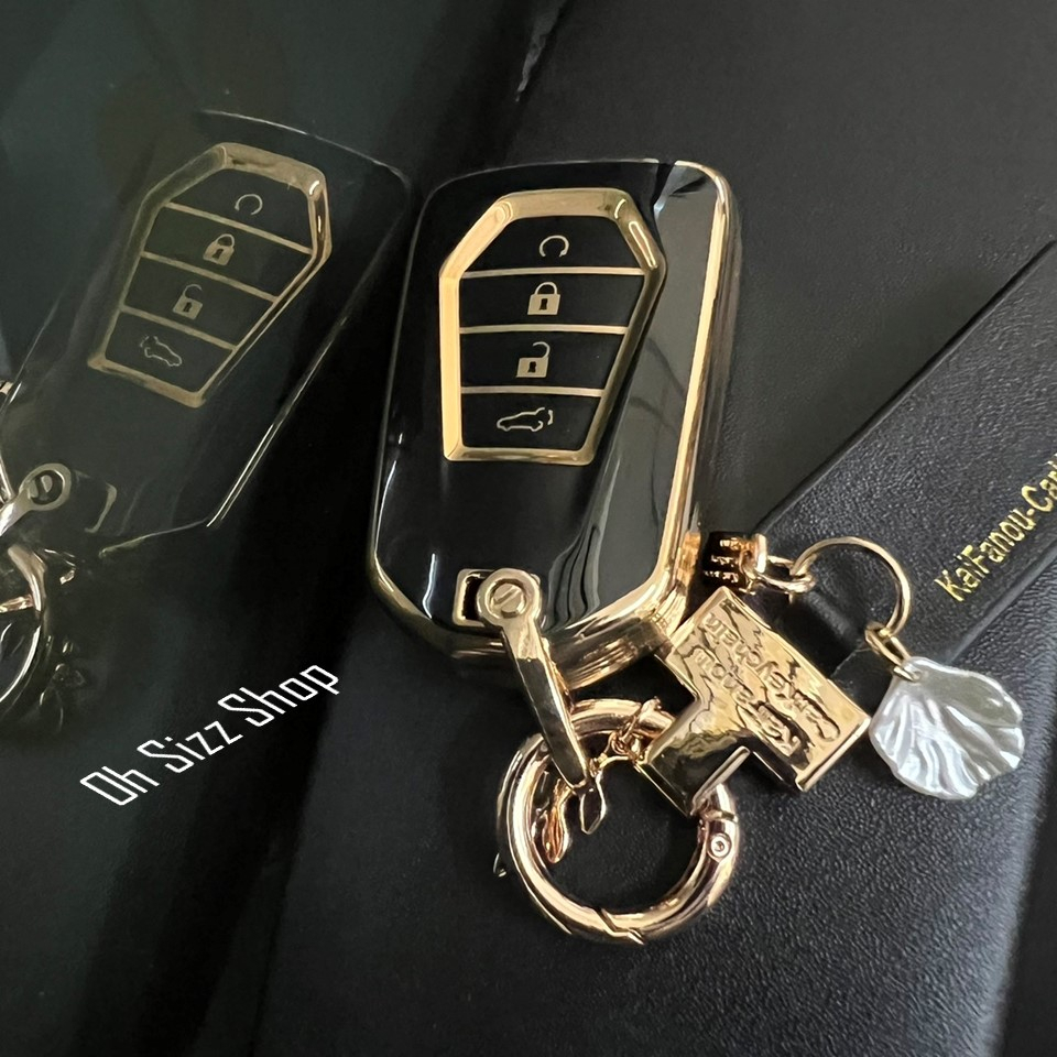 ภาพหน้าปกสินค้าเคสรีโมทรถ Isuzu MU X 2023 ดำเงาเส้นสีทอง และสีขาวเส้นสีทอง ดูเรียบหรู (Black Gold-Line TPU Key Case) Model Isuzu MUX จากร้าน keymanshop บน Shopee