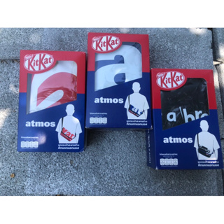 กระเป้าkitkat x atmos มือ1 พร้อมกล่อง ไม่มีช็อคโกแลต แท้จาก 7-11