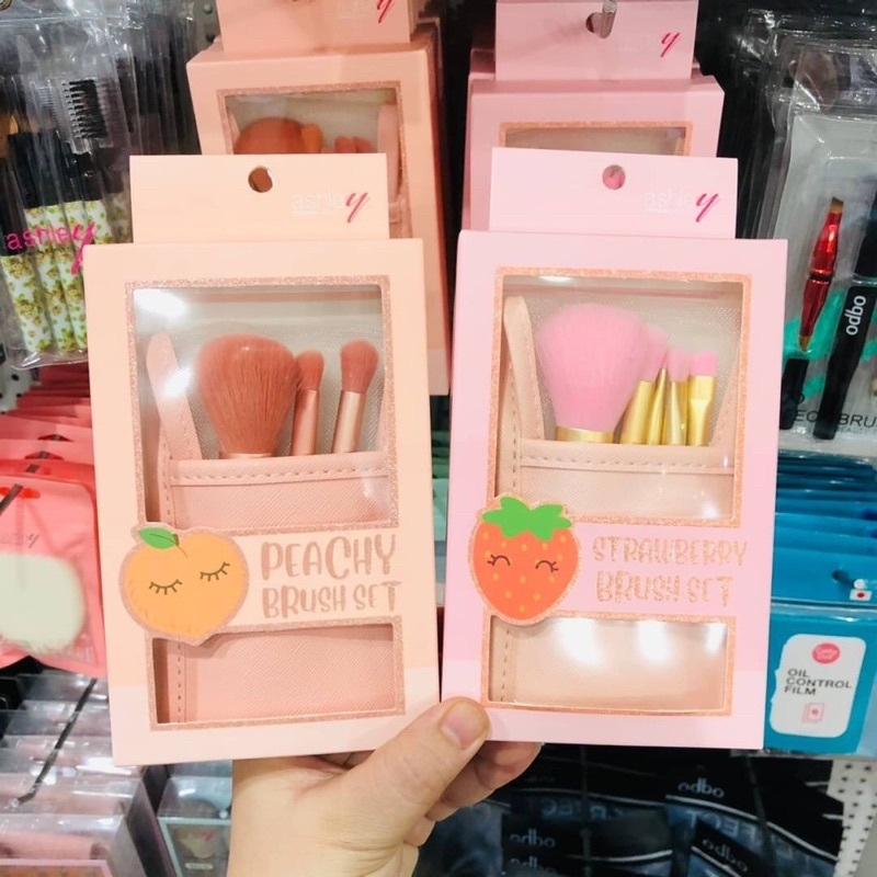 ashley-peachy-brush-set-5-pcs-เซ็ตแปรงแต่งหน้า-ขนนุ่ม-สบายผิว-ขนแปรงทำมาจากขนสังเคราะห์-ปัดแล้วไม่บาดหน้า-พร้อมซ