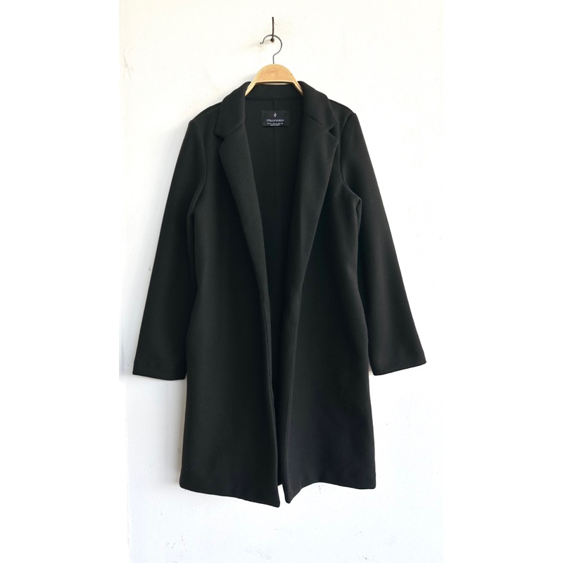 stradivarius-black-long-coat