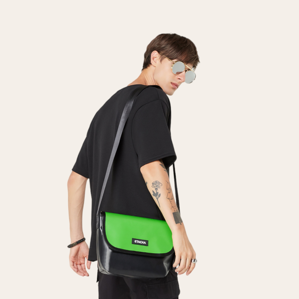 กระเป๋าผ้าใบ-etacha-รุ่น-porter-m-สะพายข้าง-สีเขียว