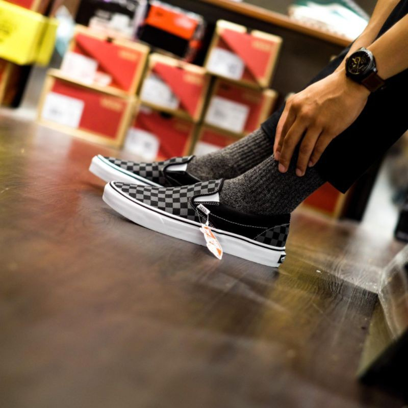 ภาพหน้าปกสินค้าVANS Classic Slip-on Checkerboard - Black/Pewter รองเท้าแวนส์ ทรงสวม ได้ทั้งชายและหญิง จากร้าน neasport บน Shopee