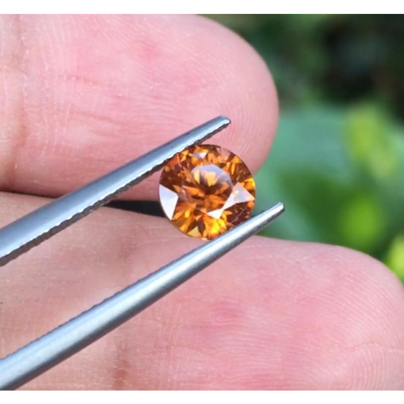 พลอยเพทาย-brown-zircon-นน1-56กะรัต