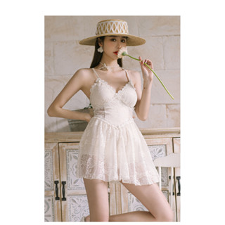 A018*พร้อมส่งจากไทย** ชุดว่ายน้ำ ตกแต่งลูกไม้ สีขาว