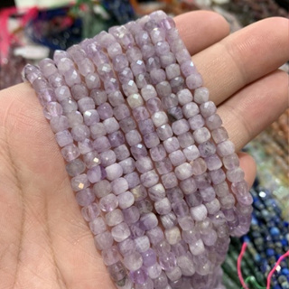 ลาเวนเดอร์ อเมทิส Lavender Amethyst ทรงลูกบาศก์ 4*4.5 มิล เส้นยาว