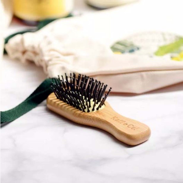 kaff-amp-co-mini-wooden-hair-brush-แปรงไม้หวีผม-ซี่ไนล่อน-ขนาดพกพา-หวี-หวีผม-ลดผมขาดหลุดร่วง-นวดหนังศรีษะ