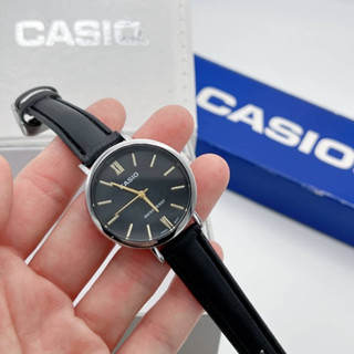 นาฬิกาข้อมือ CASIO สายหนัง หน้าปัดกลม มี 3 สี ดำ เขียว ชมพู รุ่นยอดฮิต