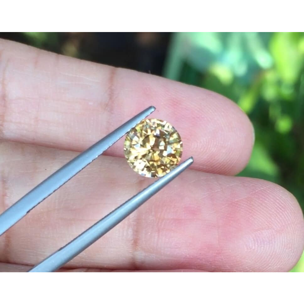 พลอยเพทาย-brown-zircon-นน2-60กะรัต