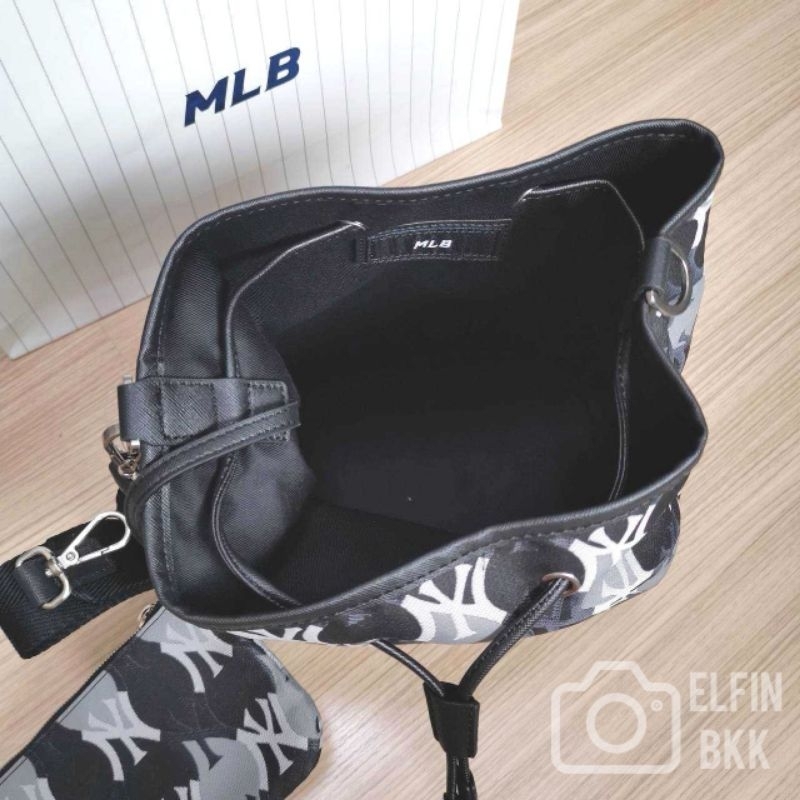 แท้-mlb-monogram-fleece-bucket-bag-กระเป๋าสะพายข้าง-ขนมจีบ-สีเบจ-สีดำ