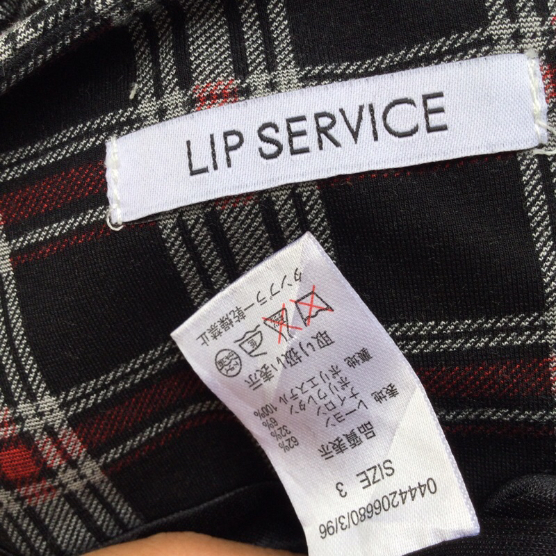 กระโปรงสั้น-สีดำ-ลายสก็อต-lip-service
