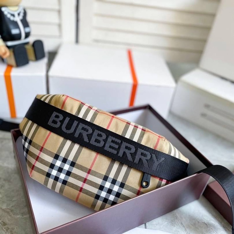 burberry-fragrances-belt-bag-vip-gift-with-purchase-gwp