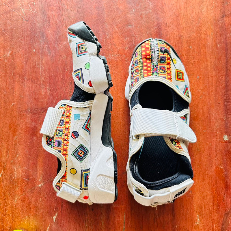 ขายมือสอง NIKE AIR RIFT LIBERTY Size : 39 25cm สภาพใช้งกานปกติ พื้นเต็ม ...