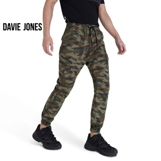 DAVIE JONES กางเกงจ็อกเกอร์ เอวยางยืด ขาจั๊ม ลายพราง สีเขียว Camo Drawstring Joggers in green GP0022GR
