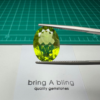 พลอยเพอริดอต (Peridot) 7.25 ct (15.2x11.2x5.8mm) จากพม่า สีเข้มไม่ดำ สวย ไฟเต็ม มีตำหนิตามธรรมชาติแต่เล่นไฟดีมาก