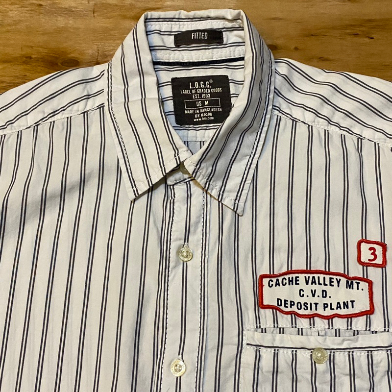 เสื้อเชิ้ตแขนสั้น-h-and-m-ขาว-อก-42