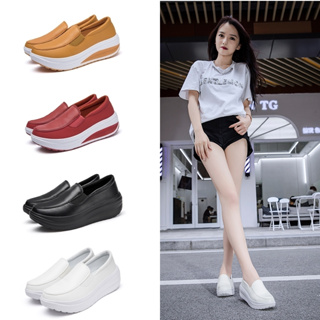รองเท้าผู้หญิง รองเท้าทรงสลิปออน หนังนิ่ม รุ่น 9108 สวมใสง่าย น้ำหนักเบา พื้นสูง 5 ซม. มี 4 สี พร้อมส่งจากไทย