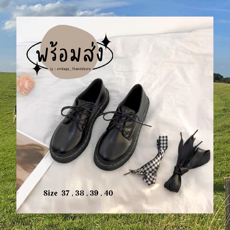 ภาพหน้าปกสินค้าพร้อมส่งในไทย1-2วันถึง  งานจริงน่ารัก รองเท้าอ็อกฟอร์ดอังกฤษหนังส้นหนา ทรงเกาหลีรุ่นฮิตสีดำสีขาว ทรงสวยน่ารักมาก