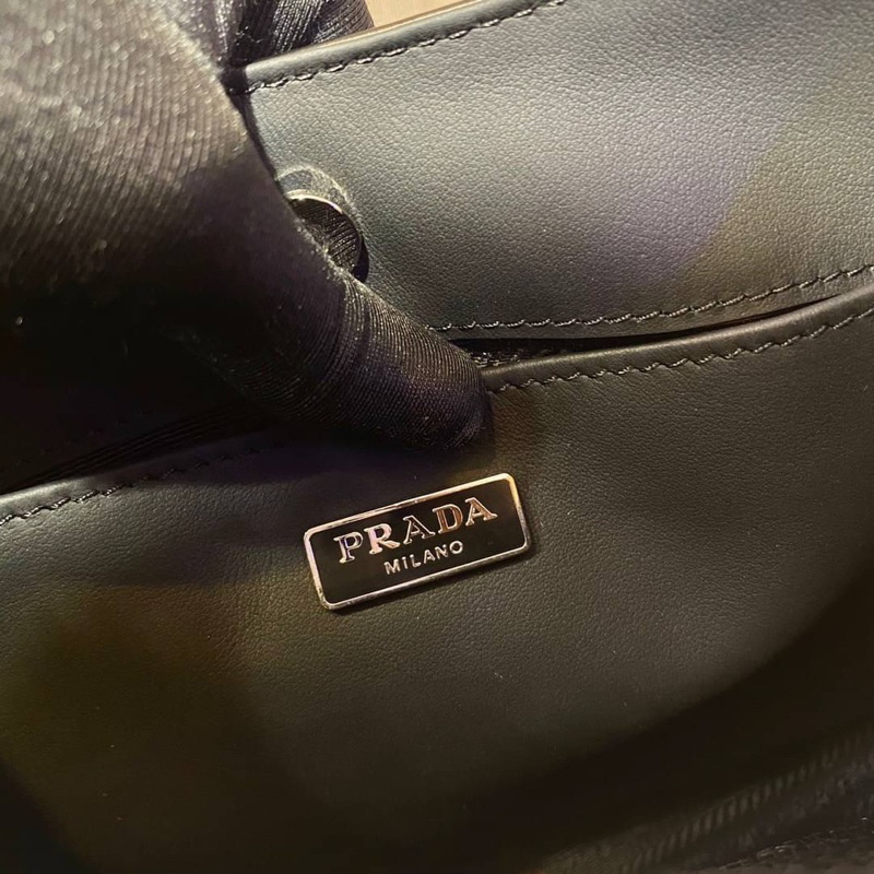กระเป๋าแบรนด์เนม-prada-cleo-brushed-leather-shoulder-bag-เทพ
