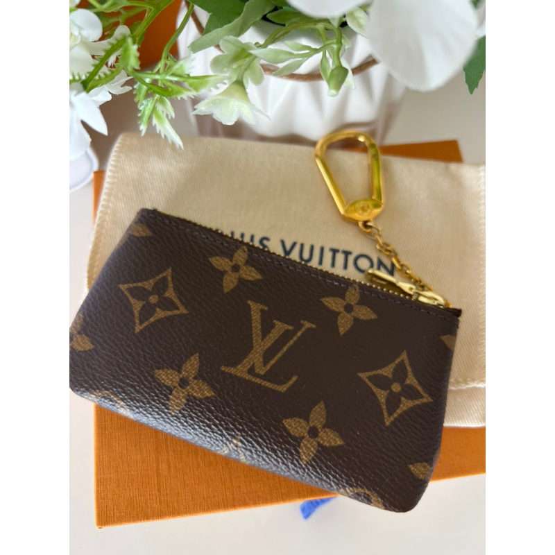 louis-vuitton-key-pouch-dc-20