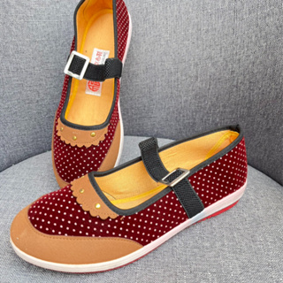 รองเท้าลำลองสำหรับผู้หญิง รุ่นลายนกยุง สีแดง (มีสายคาด)