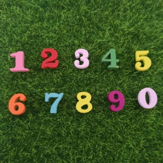 ตัวเลขไม้ 1-0 คละสี ขนาดเล็ก 1ซม.