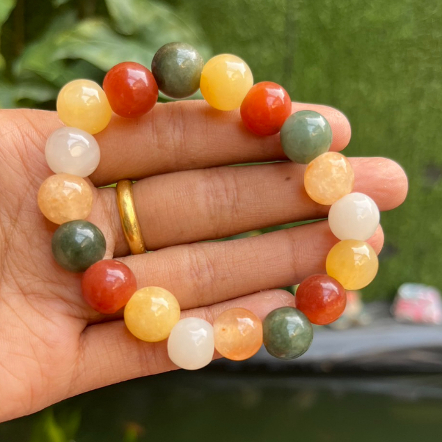 ข้อมือหยกน้ำผึ้งพม่า-8-มิล-5สี-24-เม็ด