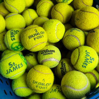 ภาพขนาดย่อของภาพหน้าปกสินค้าลูกเทนนิสมือสอง ใช้ฝึก ซ้อม ตีเล่น tennis wilson st.james dunlop fort จากร้าน findtech.global บน Shopee