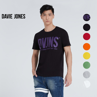 DAVIE JONES เสื้อยืดพิมพ์ลายโลโก้ สีขาว สีเทา สีดำ สีแดง สีเขียว Logo Print T-Shirt LG0018WH RE BK TD GR 25YE 26OR 26BK