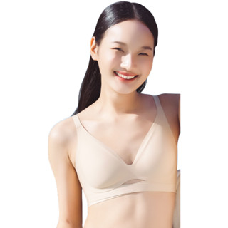 โปรโมชั่น : Comfort Fit-Haru Bra บราไร้โครงดีไซส์ V-Shape โชว์ร่องอก โครง Jelly นิ่มทั้งตัว สบายตลอดวัน มั่นใจ 24 ชม.